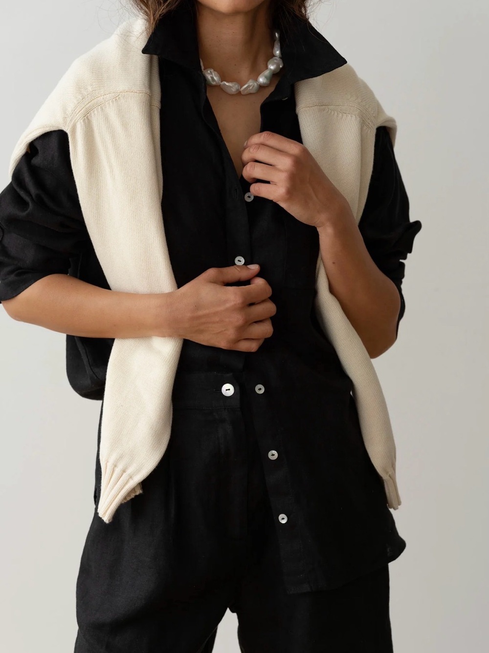 DONNI. The Linen Relaxed Shirt - Picture 11 of 13